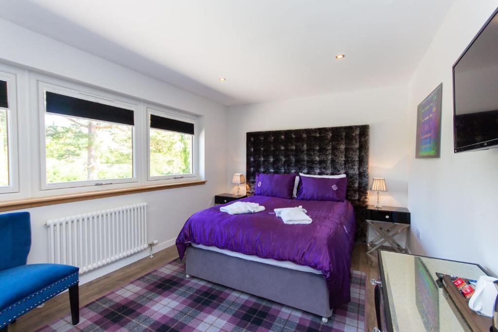 Loch Earn room 1