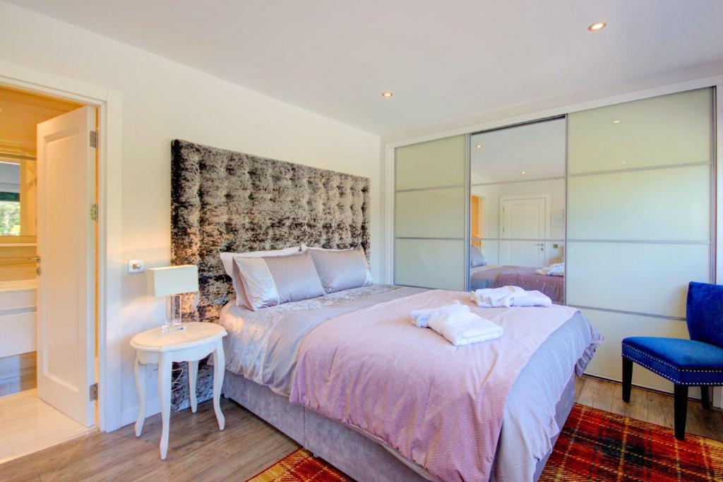 Loch Earn room 5
